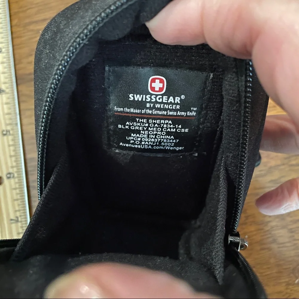 SwissGear by Wenger the Sherpa black and grey medium camera case
